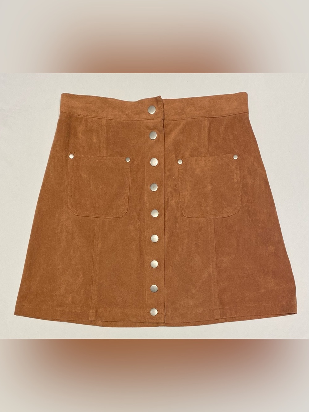 BB Dakota Suede Button-Front Mini Skirt, size 4